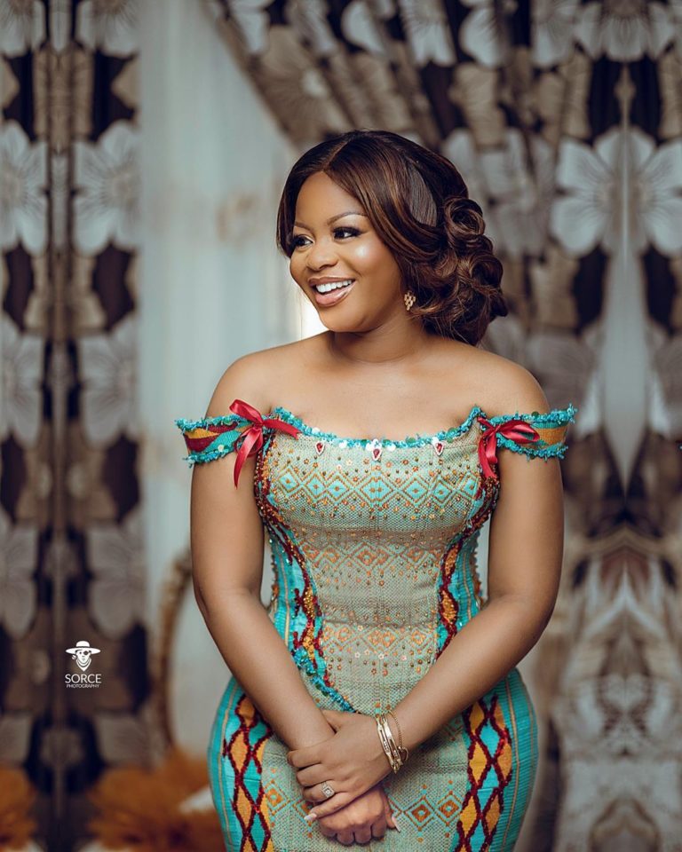 Maame & Her #AsoEbiBella Ladies Came Ready for her Trad Entrance