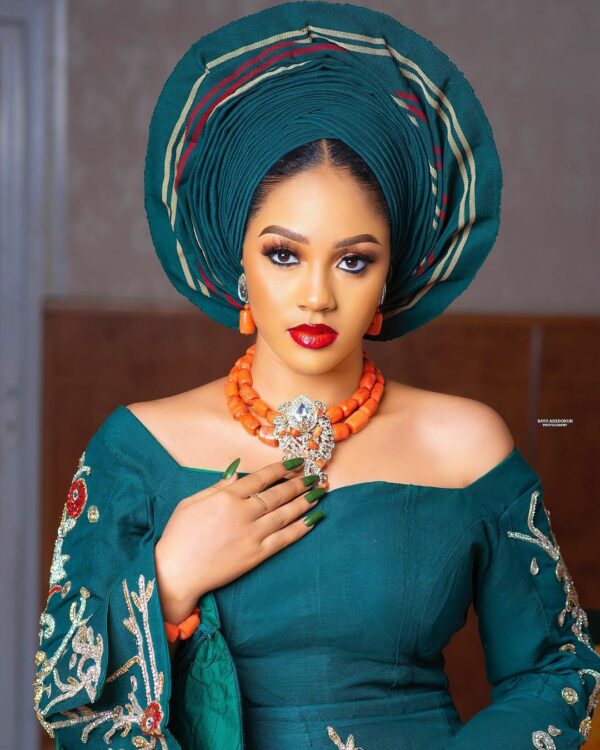 Dazzle in Green On Your Trad With This Beauty Look