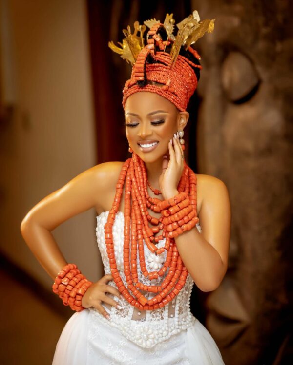 This Edo Beauty Look is a Blend of Chic and Regal!