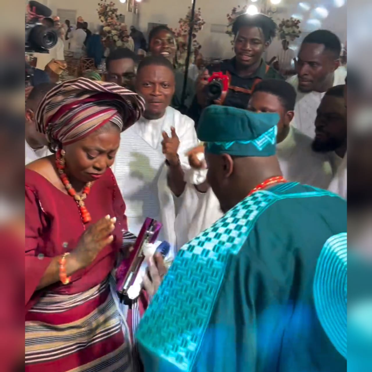 This Groom's Mum Totally Passed The Vibe Check! Enjoy The Video ...